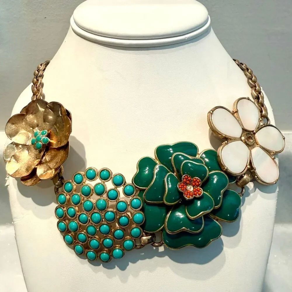 Vintage Stella And Dot Happy Flower Green & Gold-tone Statement Necklace